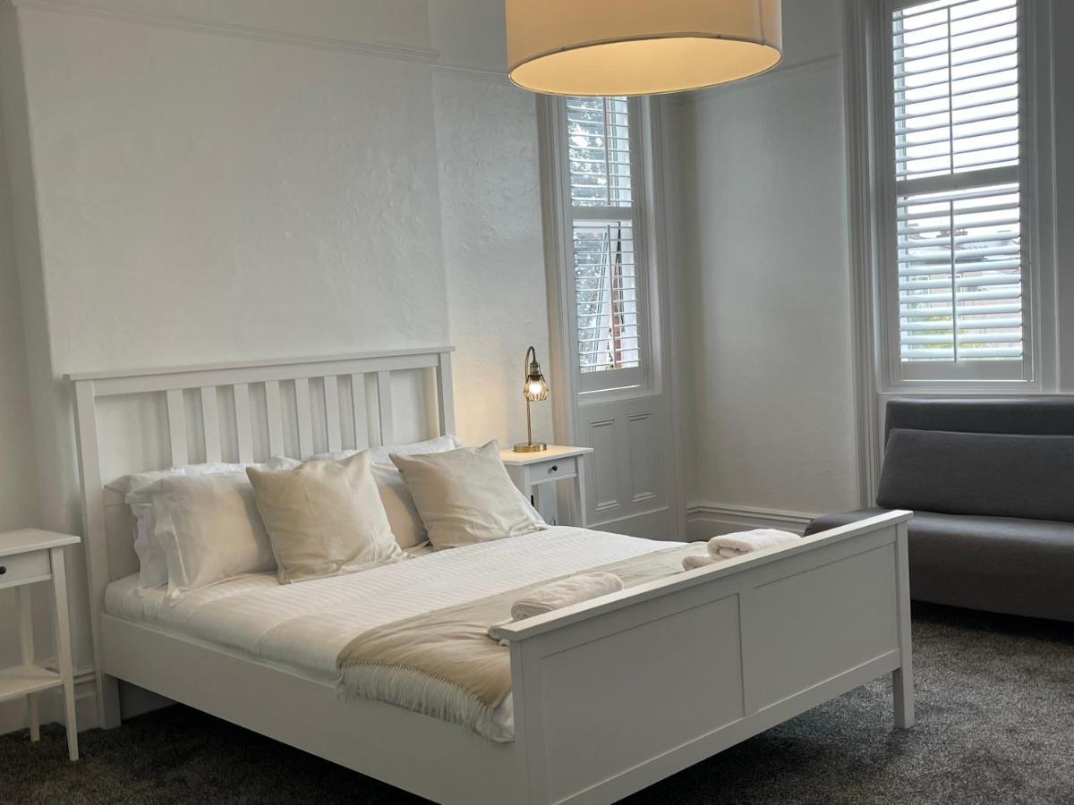 Spacious Victorian Birkdale Apartment With Garden Southport Bagian luar foto