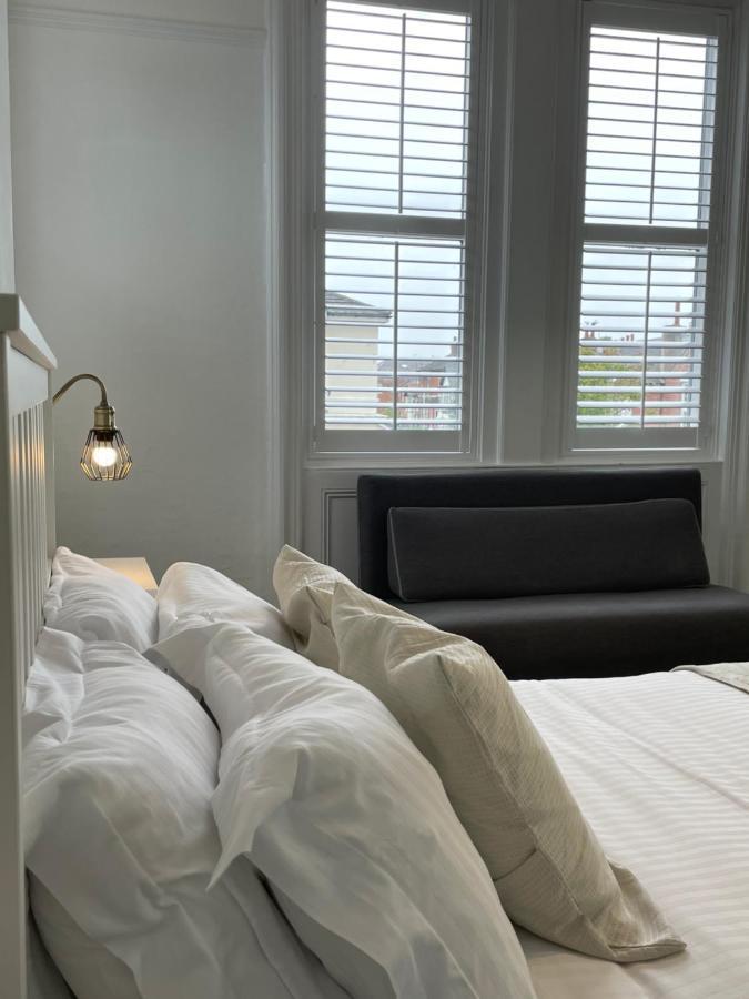 Spacious Victorian Birkdale Apartment With Garden Southport Bagian luar foto
