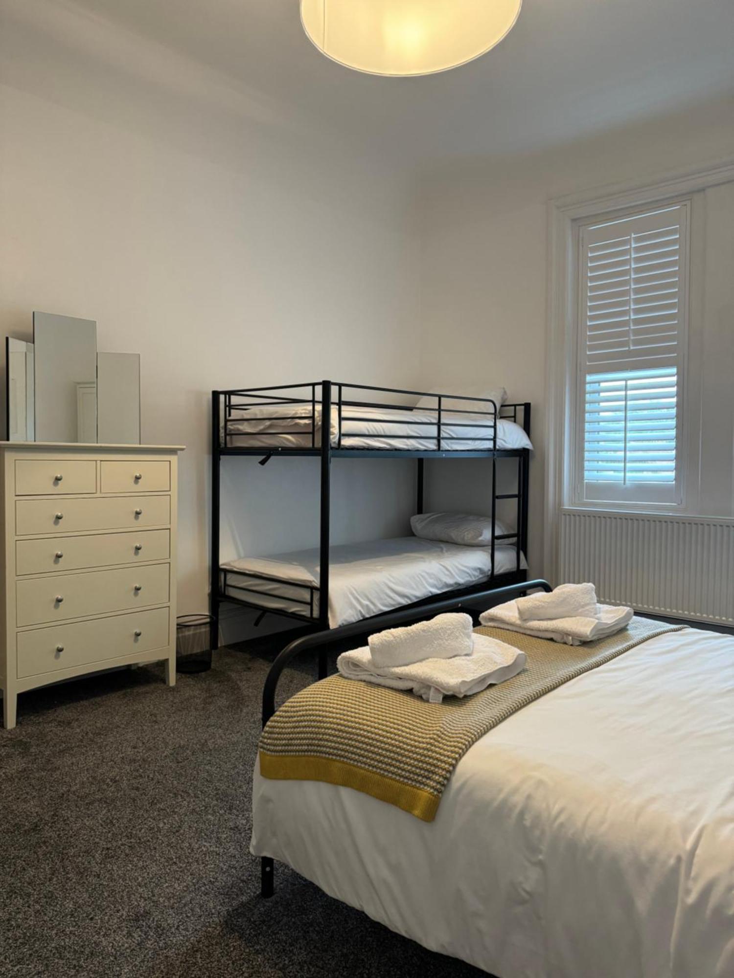 Spacious Victorian Birkdale Apartment With Garden Southport Bagian luar foto