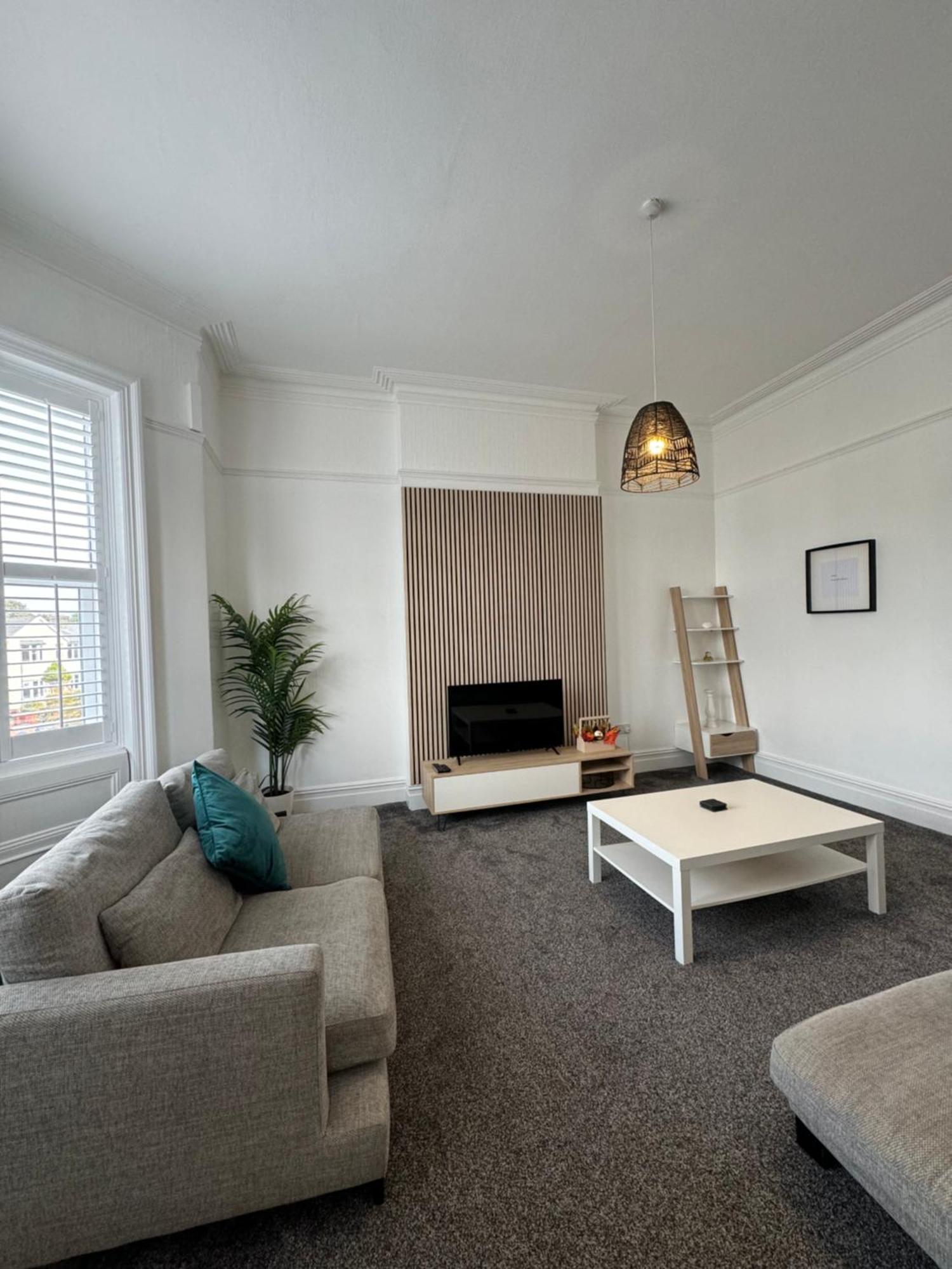Spacious Victorian Birkdale Apartment With Garden Southport Bagian luar foto